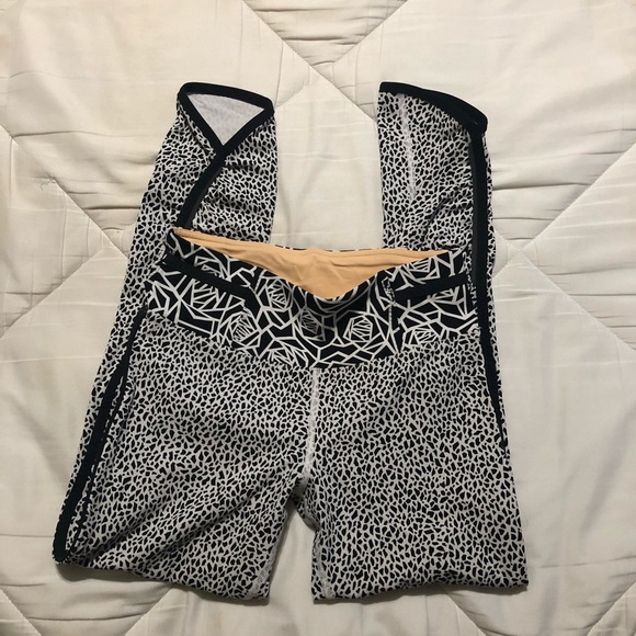 Lululemon Workout Pants - Picture 1 of 4